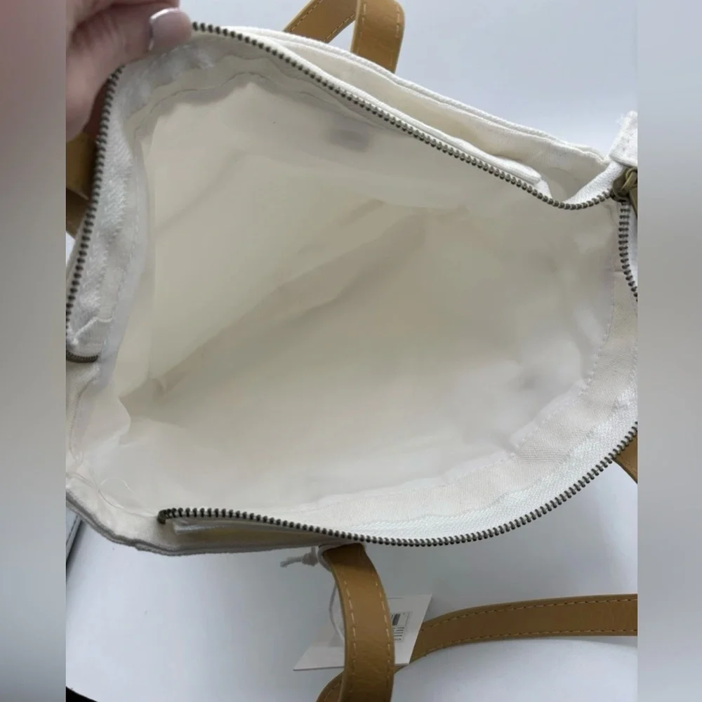 Cozy Earth NWT Cream Canvas Tote Bag Faux Leather Straps Stud Detail Medium - Picture 3 of 10